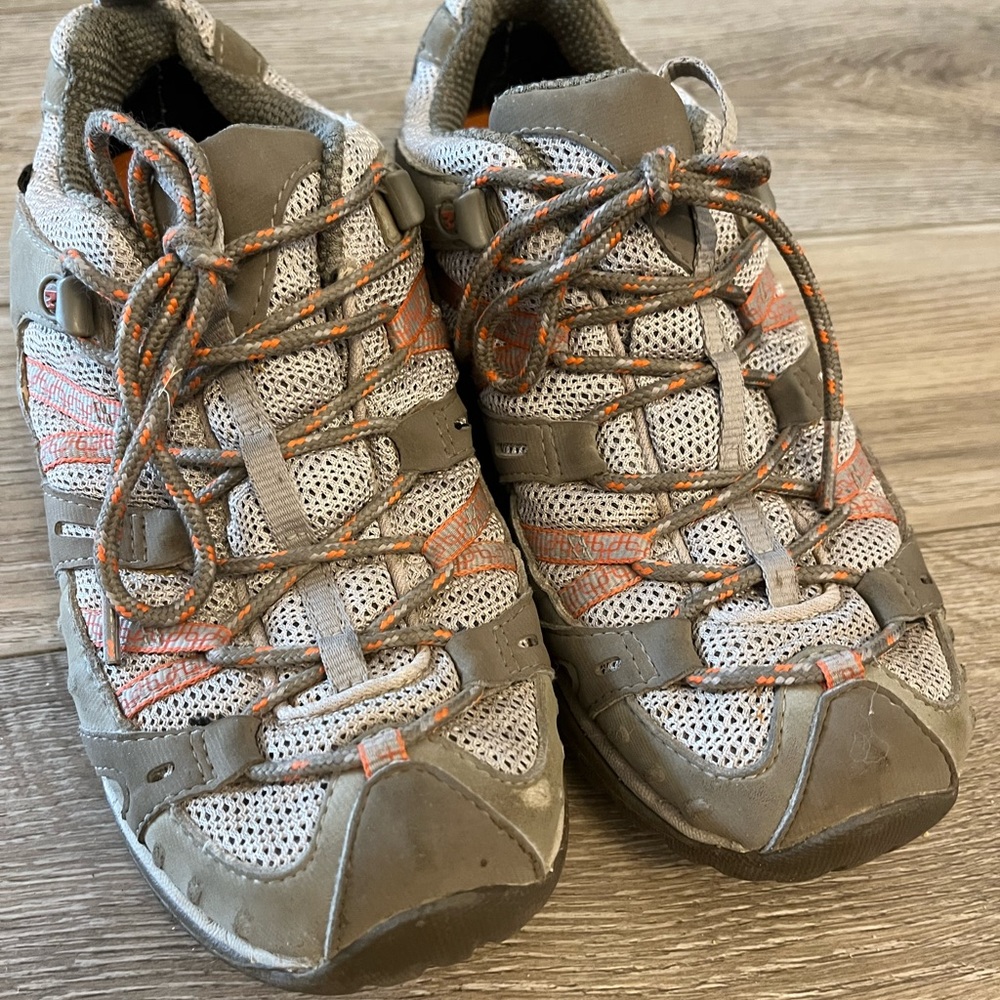 Shoes - Picture 3 of 8